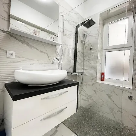 Luxury 2 * Rijeka
